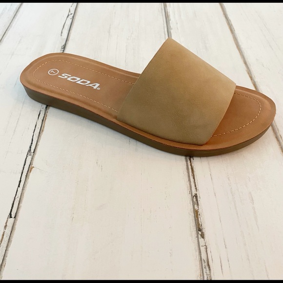 Soda Slip On Tan Casual Sandals New Without Box - Picture 5 of 7